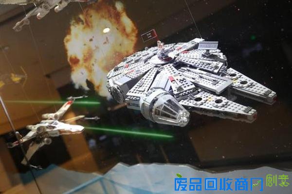 乐高星球大战全国巡展登陆广州 用创意唤醒原力电影梦
